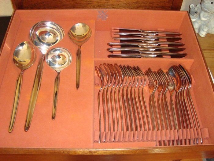 WMF Friodur, 40 pieces - 12 person silver plated cutlery - WMF 90 in a nice box with serving spoons

