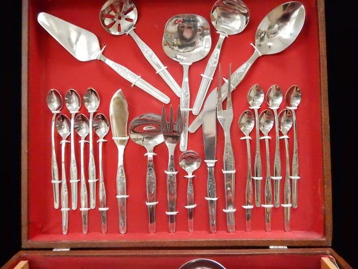 Marquil, complete 180-piece 18/10 cutlery set in case.