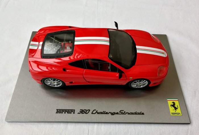 Hot Wheel Elite - Scale 1/18 - Ferrari 360 Challenge Stradale with custom base