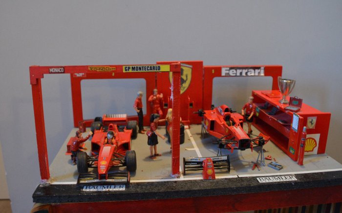Rare Ferrari Diorama box GP Monaco F1 signed 2013 handmade collectibles 1/24