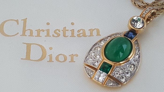 christian dior pendant necklace