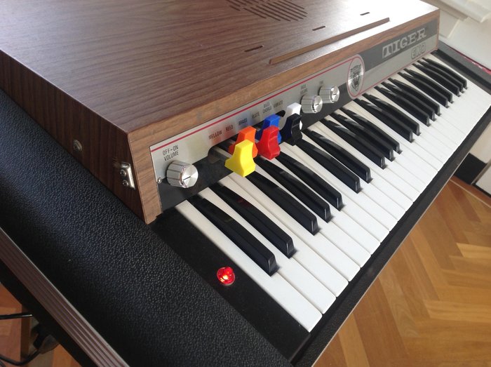 Vintage (1969) EKO Tiger Portable Analog Organ/Synthesizer - Very Complete - In Beautiful Condition
