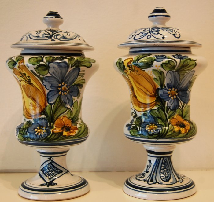 Ceramics of Castelli - Pair of Potiche