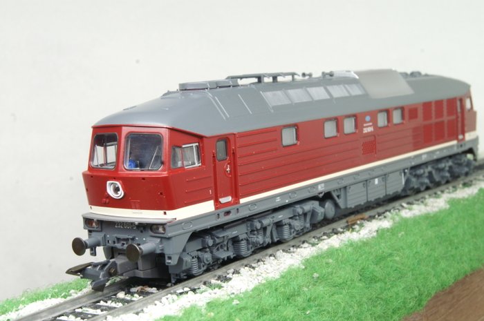 Roco H0轨 - 43704 - 内燃机车 - BR 232  601-5 van de DR - DR (DDR)