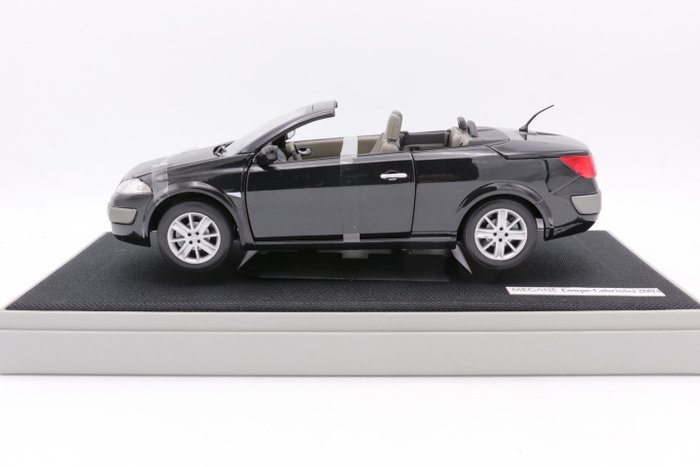 Norev - Scale 1/18 - Renault Megane CC Cabriolet - Colour: Black