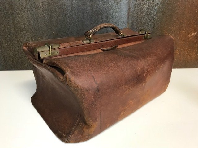 Antique leather physician’s bag - properly working locks