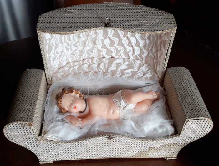 Baby Jesus made of wax - late 19th century - with motion mechanism (arm, head, and eyes) connected to a musical box - need for repair