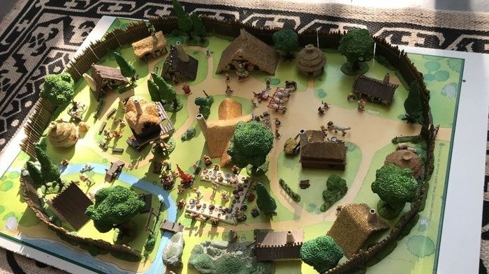 Uderzo/Goscinny - Set complet Atlas -  Le Village Gaulois d' Asterix + tous les personnages miniatures - Astérix (2004)