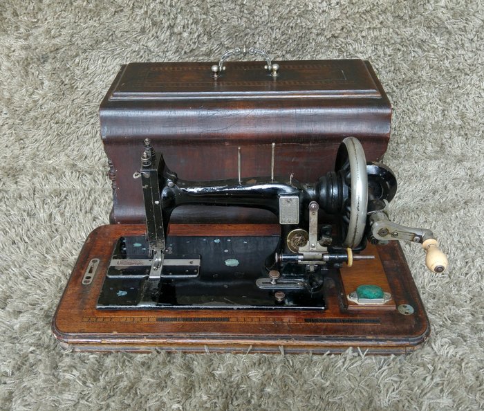 Biesolt & Locke - Antique Sewing Machine - Germany - 1910s