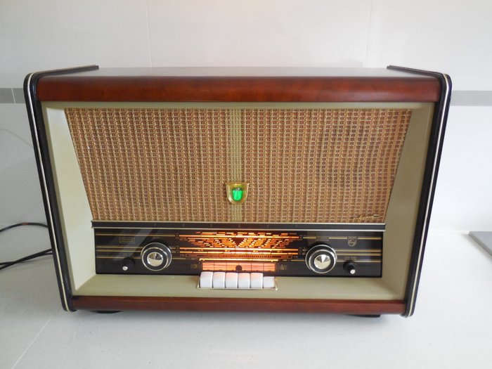 Philips B5X63A 1957 FM Bi-Ampli Radio in excellent condition