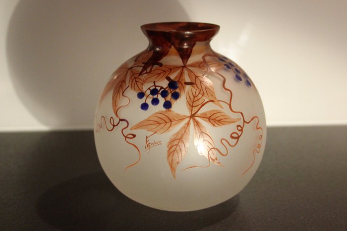 Fanus - Small vase made of enamelled glass