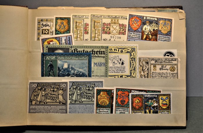 Germany - Album with 393 emergency money notes - 1914/1924