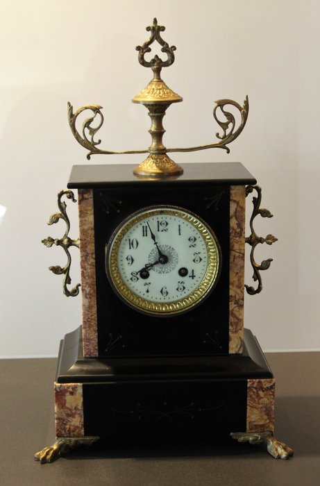 Impressive pendulum clock in marble from Napoleon III era - movement from Paris signed S Marti & Cie 'medaille d'argent' France - around 1890
