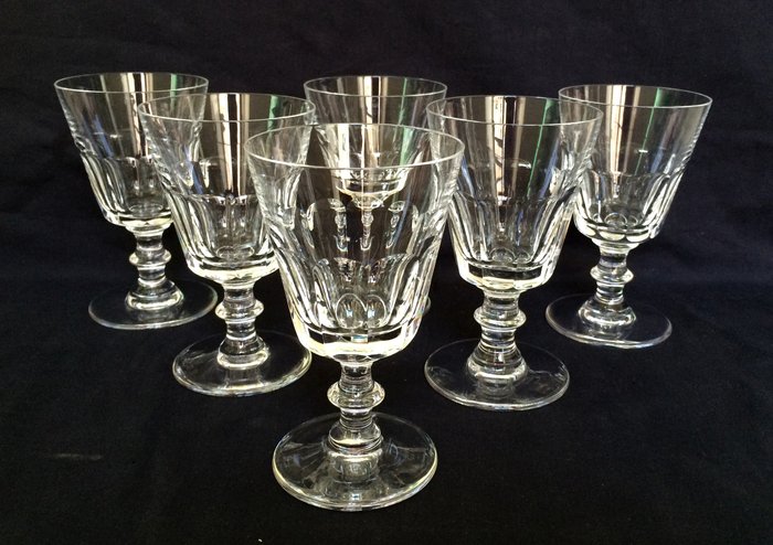 St. Louis, 6 wine glasses in cut crystal, Caton model - signed - 12.8 cm