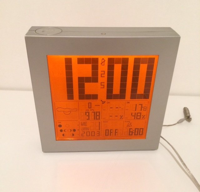 Philippe Starck for Oregon Scientific - Visual radio clock barometer