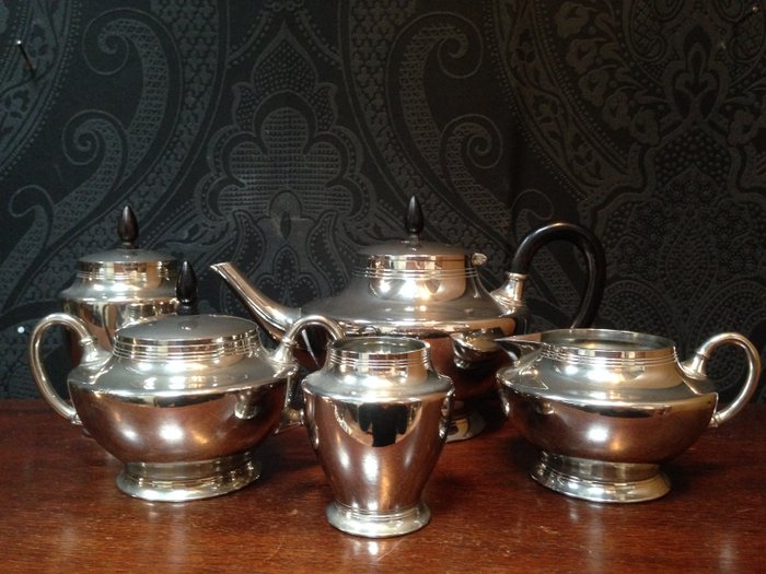 Tea set by alboïd, manufactured by metal goods factory Daalderop in Tiel, around 1930