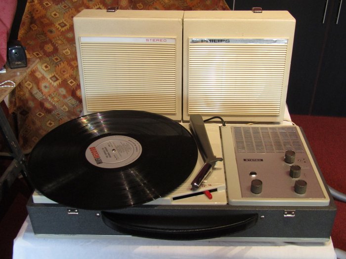 Philips AG 4956 portable record player/amplifier/speaker-combination 1963-1965