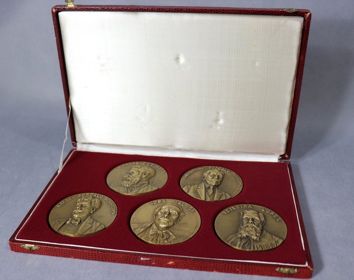 Medals of the great Portuguese artist - 5 bronze medals signed by Cabral Antunes