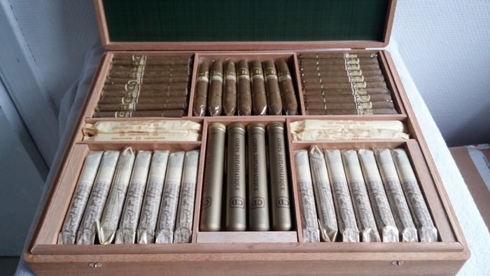 Old Corps Diplomatique cigars in wooden case