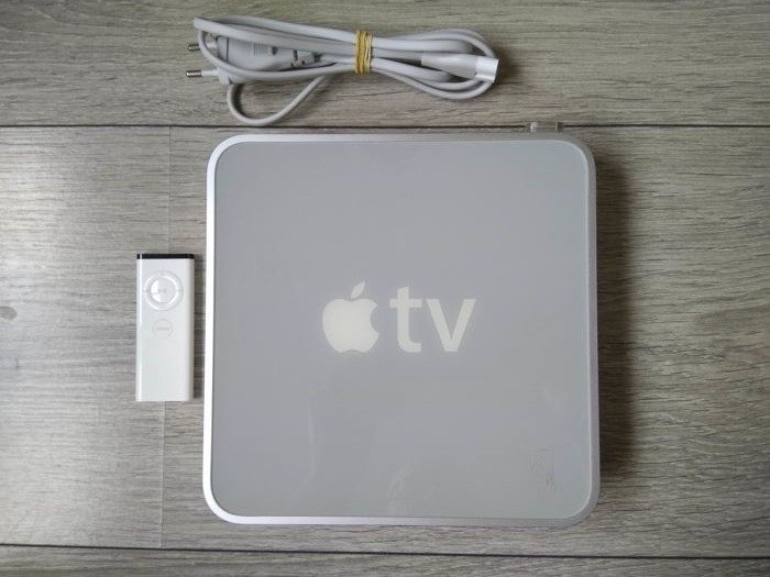 Apple TV 1st Gen 160GB - model A1218 / EMC 2132 - with power cable, original remote & TV Tray (to attach to back of TV)