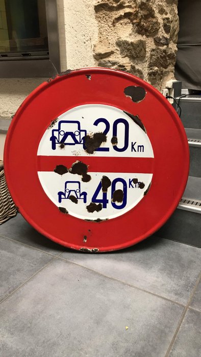 Extremely rare! Old enamelled road sign indicating a speed limit for heavy and light traction-type vehicles represented on the sign!