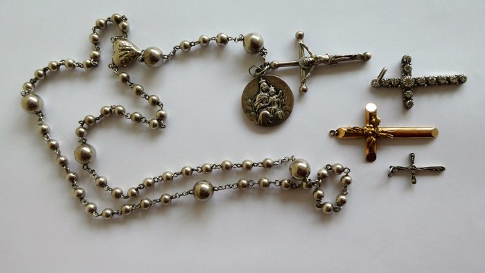 Two silver crosses, a gold cross and a silver rosary - Catawiki