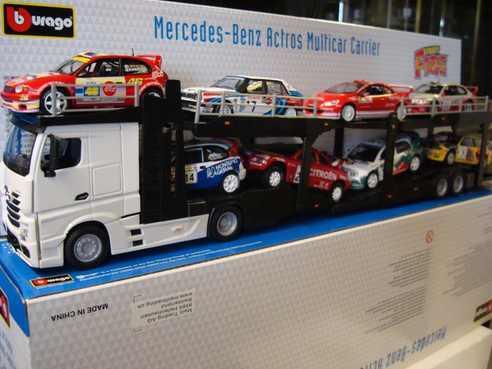 Bburago - scale 1/43 - lot with Mercedes-Benz car transporter with 8 cars and lorries
