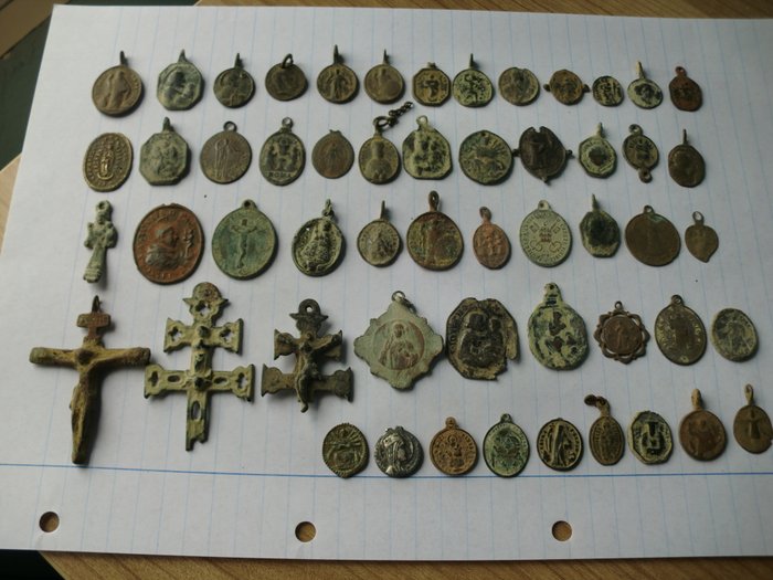 Lot of 54 antique religious medals (16th-19th century Europe) Dimensions from 50 mm to 16 mm