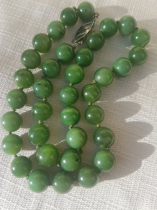 Deep green jade necklace, circa 1950s, 65 g
