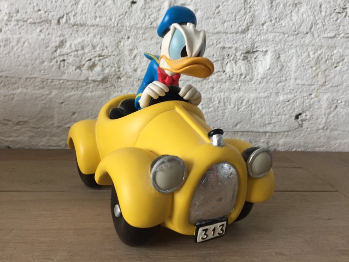 Disney, Walt - Figure - Donald Duck in Car (1990s)