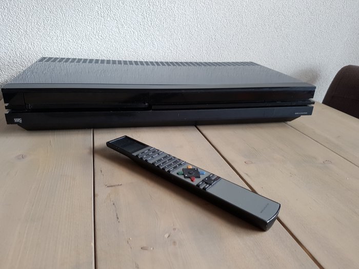 Bang & Olufsen VHS VX7000 with Beo 4