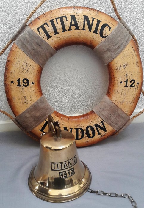 Ship’s bell and buoy Titanic