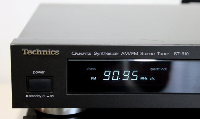 Technics ST-610 Quartz synthesiser AM/FM stereo - controlled by an audio lab