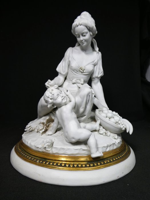 Benacchio -Triade, Capodimonte - Biscuit sculpture with a woman and child