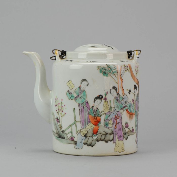 Republic period porcelain teapot 6.5 inches tall Antique Chinese 1940s