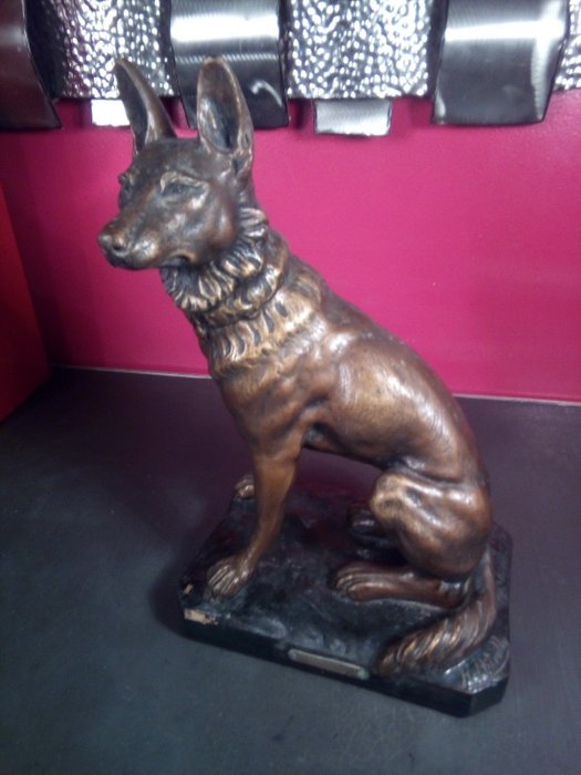 Height:  Petrilly - German shepherd from Alsace - Plaster sculpture with bronze patina - France - early 20th century