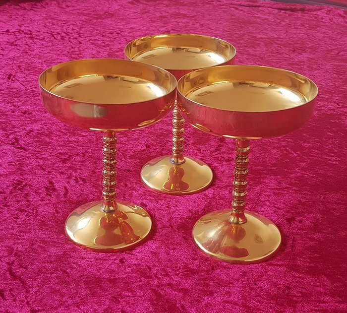 24 carat gold-plated set of 3 of elegant and fine champagne/dessert glasses, stamped with “Famipa Prizren” - 20th century