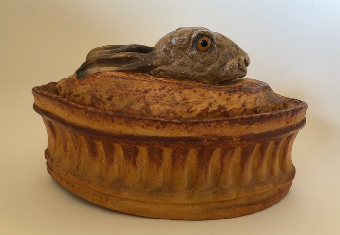 Old Pillivuyt game terrine - Porcelain terrine designed as a paté-en-croûte trompe l’œil and a hare.