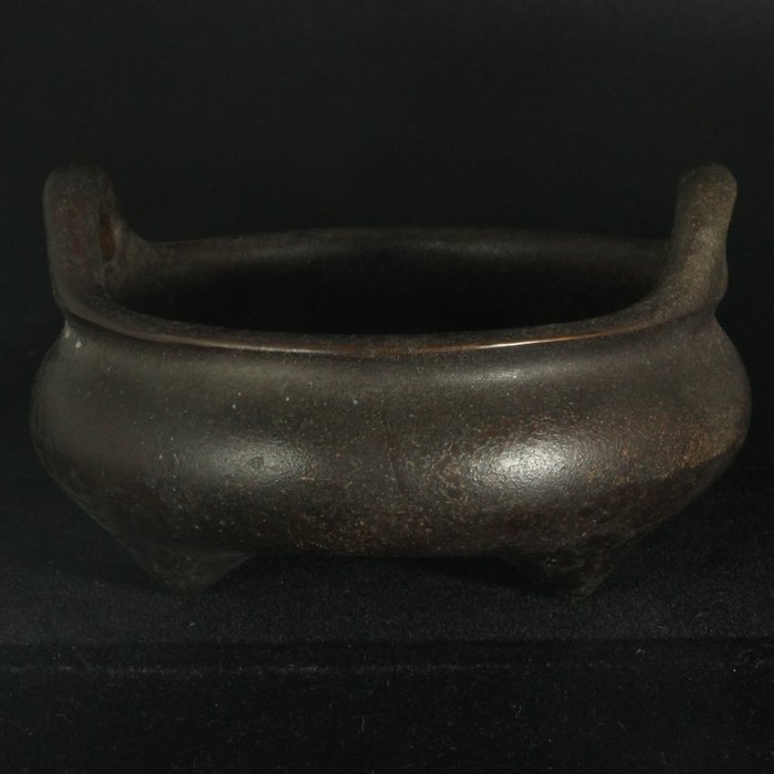 Bronze incense burner with two handles and three legges - China - 19th century