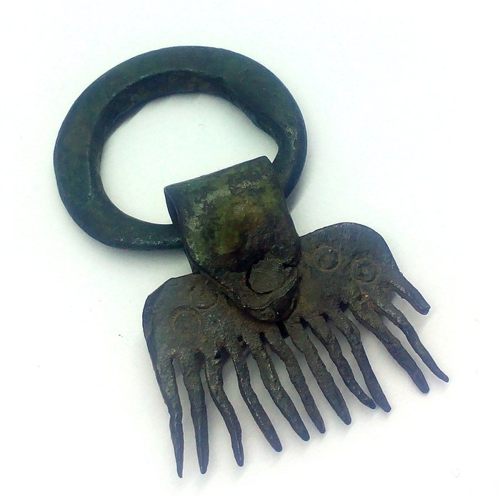 Early medieval bronze comb of the Viking Age 43x25 mm - Catawiki