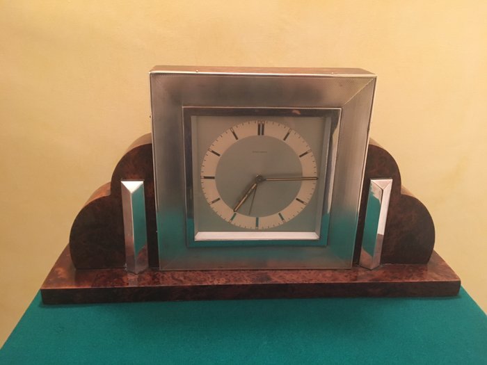 Art Deco table clock in root wood and silver - Monet Watch, 1930s - England