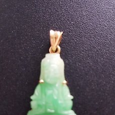 Pendant in 18 kt gold and jade representing - auction online Catawiki