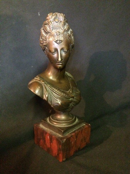 Small female bust in bronze - Diane de Poitiers - France - 19 th century