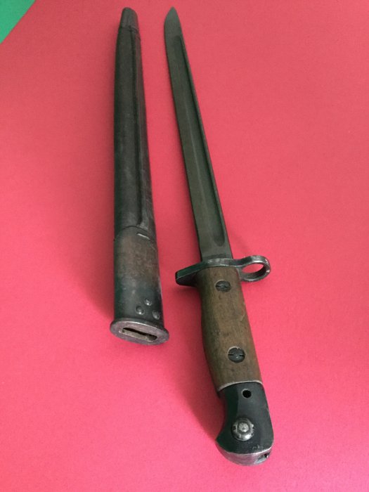 British Enfield bayonet model 1907 .