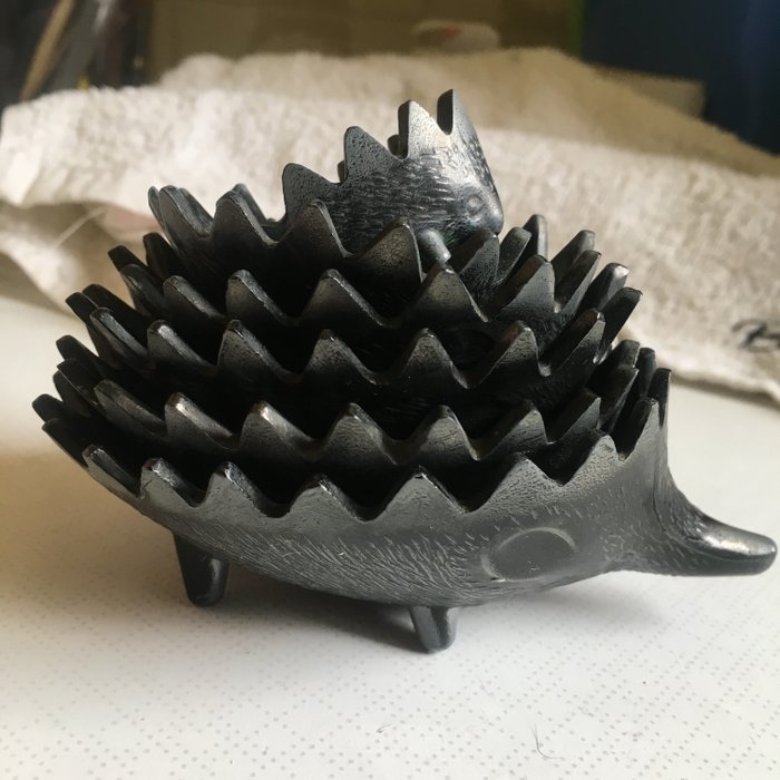 Walter Bosse - hedgehog stackable ashtray