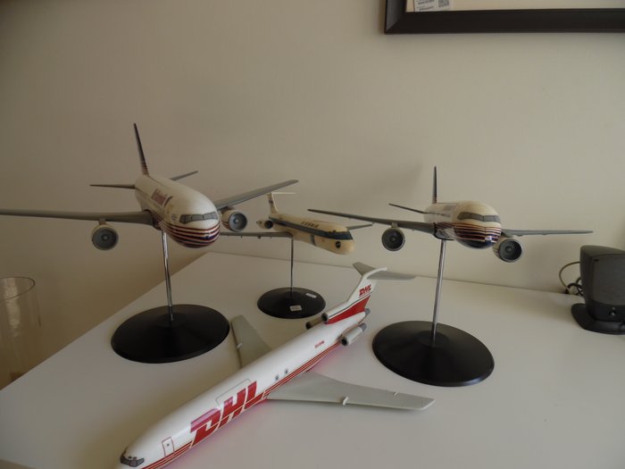 collection of airplane models 1/100 Fratelli Cesana Italia.