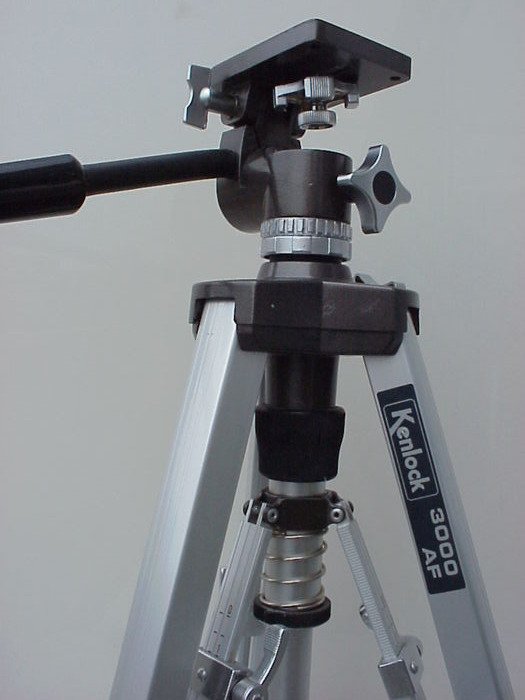 Extremely heavy and solidly built tripod: the Kenlock 3000AF tripod, made in the Smith-Victor factory