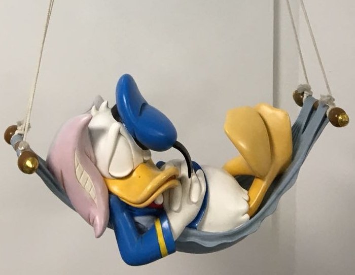 Disney, Walt - Figurine - Donald Duck sleeping in hammock - no. 291 - (c. 1990s)