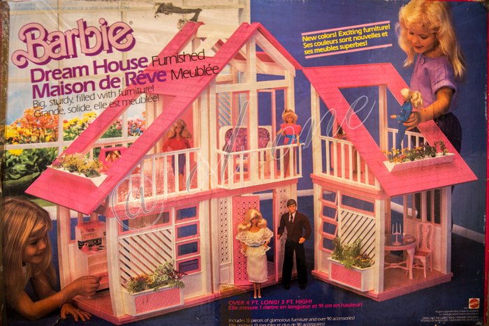 Barbie house complete with furniture Size when mounted: 1 m x 0.45 x 0.92 height - vintage - early 1990s