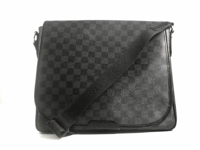 Louis Vuitton - Daniel Damier Graphite MM Crossbody bag - Catawiki